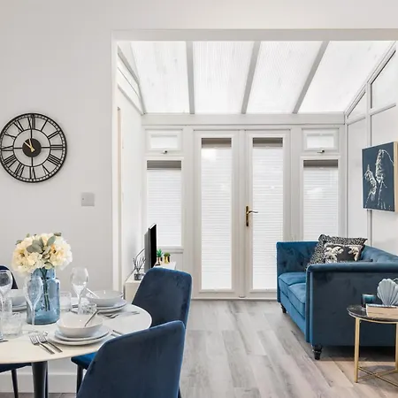 Modern 2 Bedroom Apt 3 Min Walk To Tube Station London Exterior photo