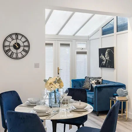 Modern 2 Bedroom Apt 3 Min Walk To Tube Station London Exterior photo
