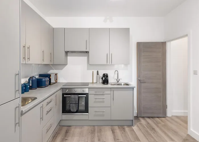 Modern 2 Bedroom Apt 3 Min Walk To Tube Station