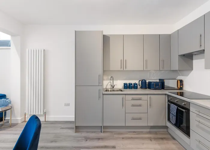 Modern 2 Bedroom Apt 3 Min Walk To Tube Station