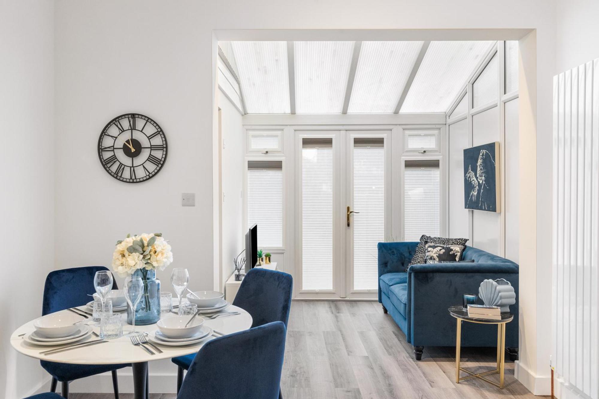Modern 2 Bedroom 3 Min Walk To Tube Station * London