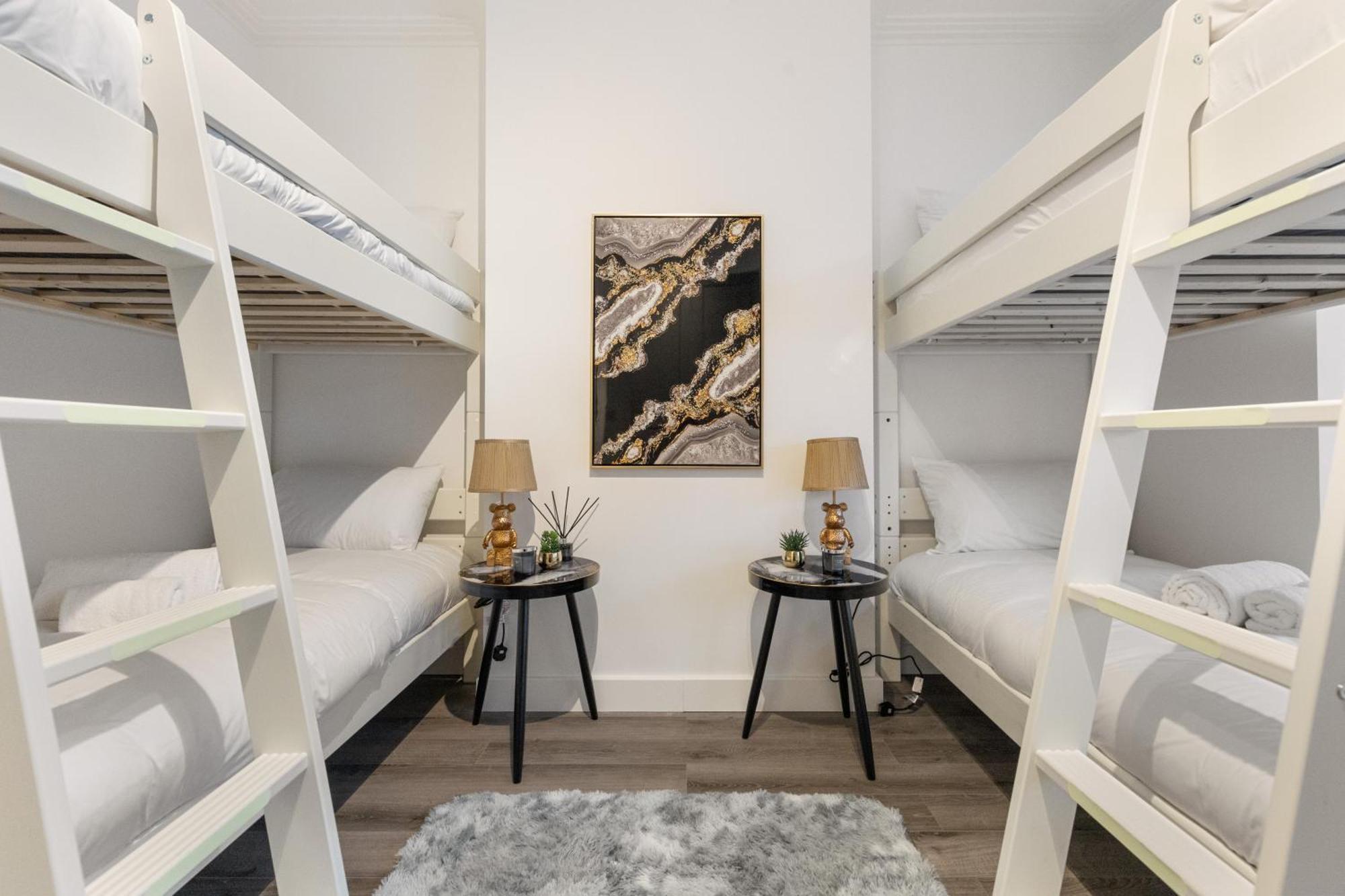 Modern 2 Bedroom 3 Min Walk To Tube Station Apartment