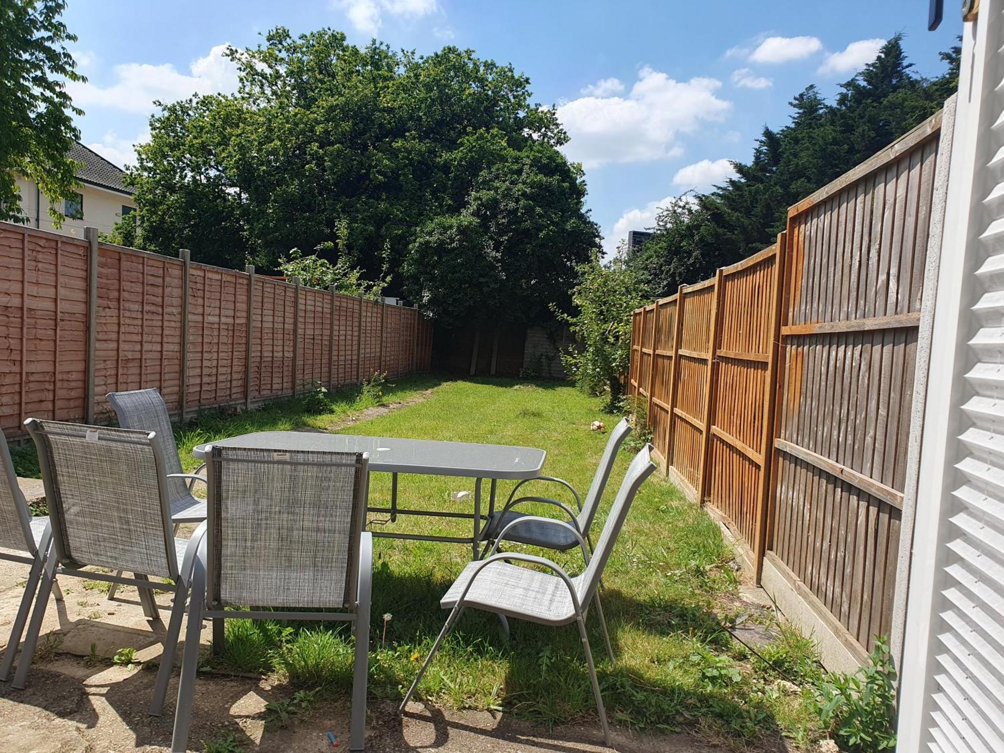 Modern 2 Bedroom 3 Min Walk To Tube Station Apartment London